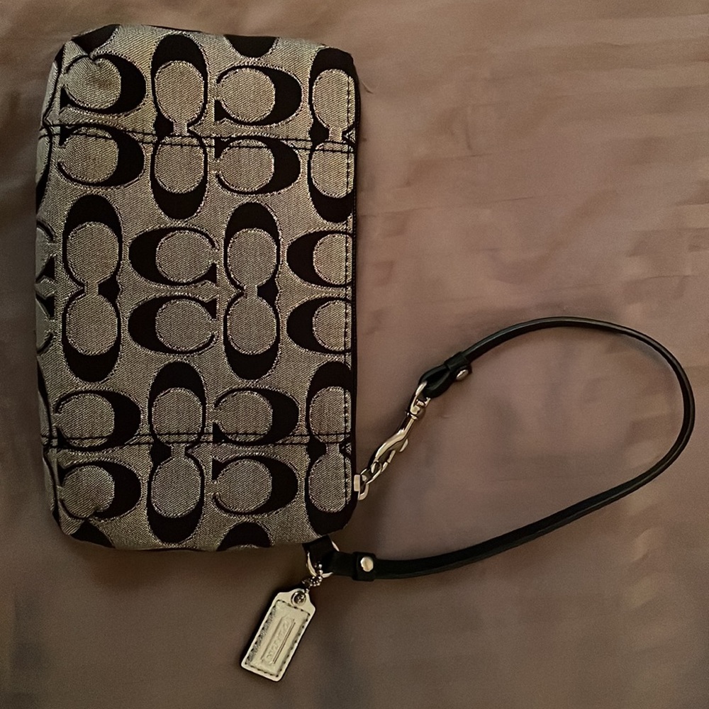 Y2K vintage Coach Monogram wristlet, like new. - Picture 2 of 3